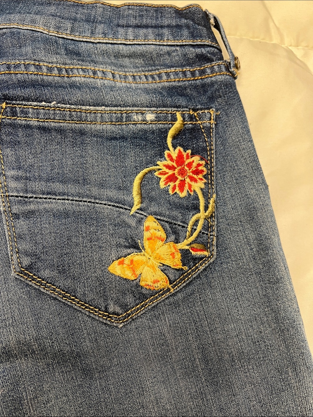 DRIFTWOOD Blue Denim Embroidered Floral Bermuda Shorts sz 27 - Picture 10 of 11
